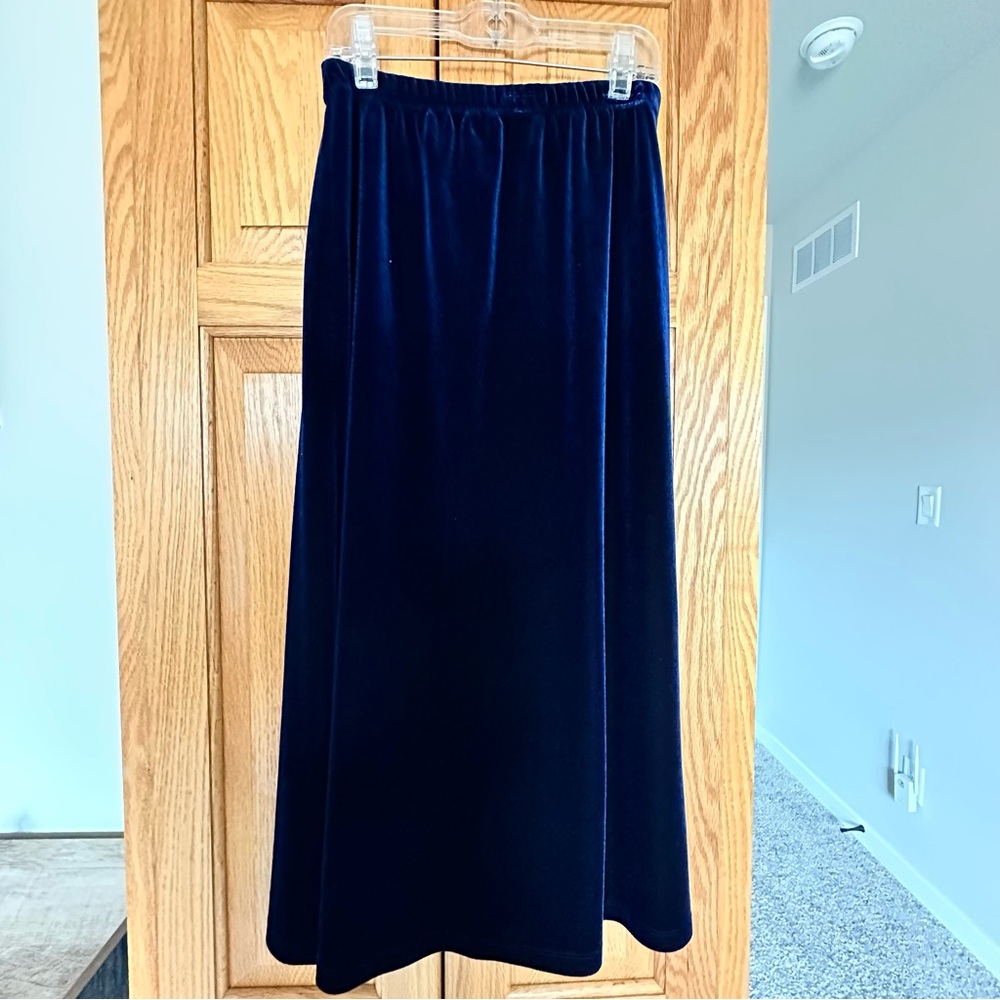 MM M’y Michelle velour navy blue skirt for a girl size L (12-14)